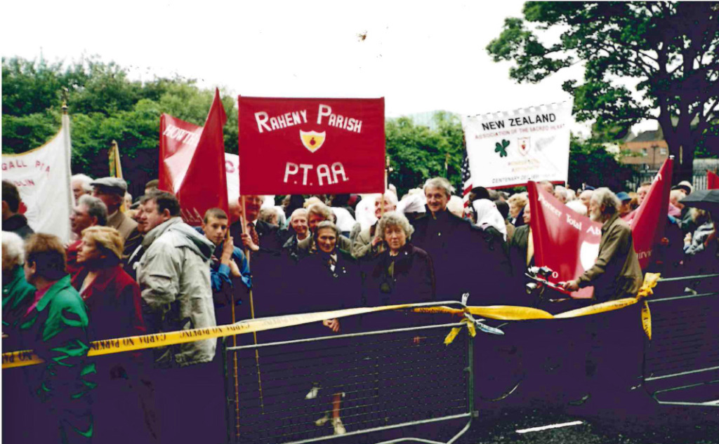 Raheny Parish Pioneers on their way to the Centenary Celebrations in Croke Park, May 1999